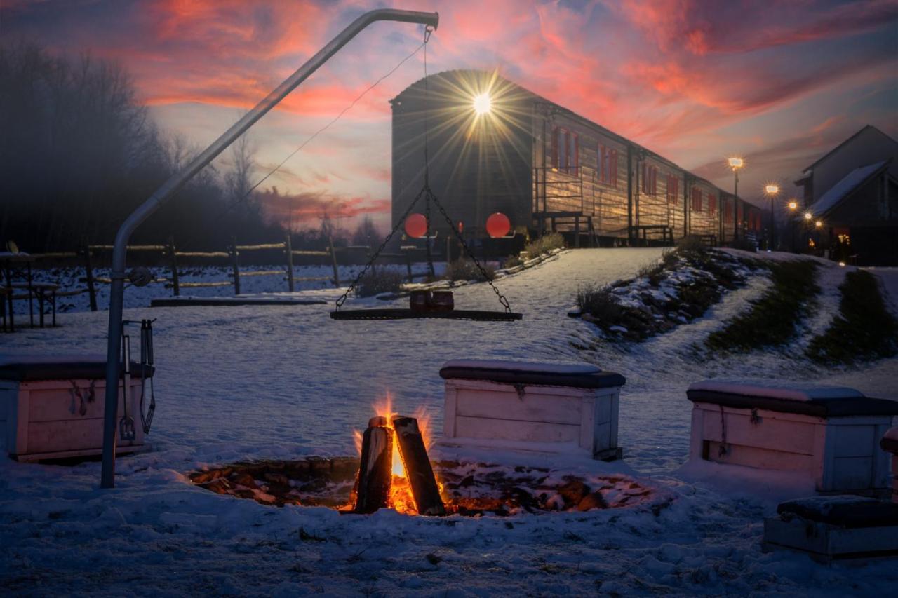 Aparthotel Stacja Galicja - Nocleg W Pociagu Blisko Energylandia Zator Exterior foto